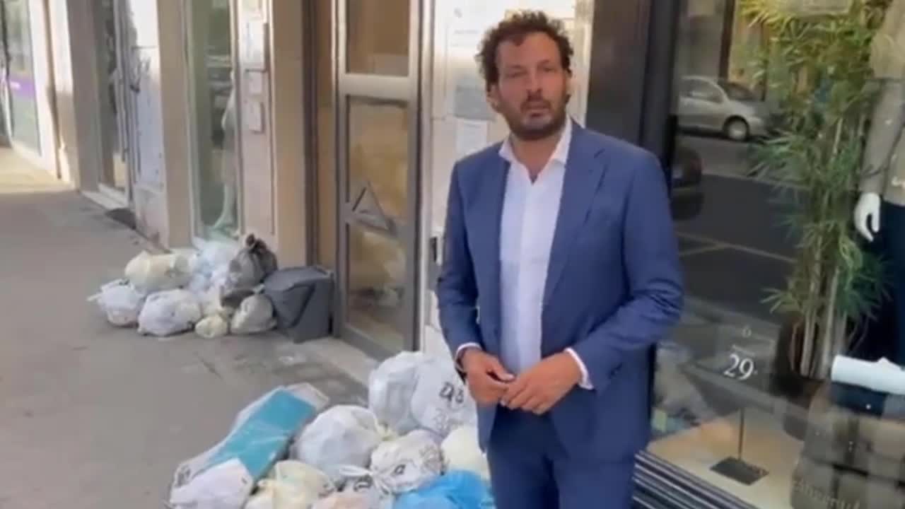 Rifiuti in pieno centro, ira del sindaco di Siracusa contro residenti