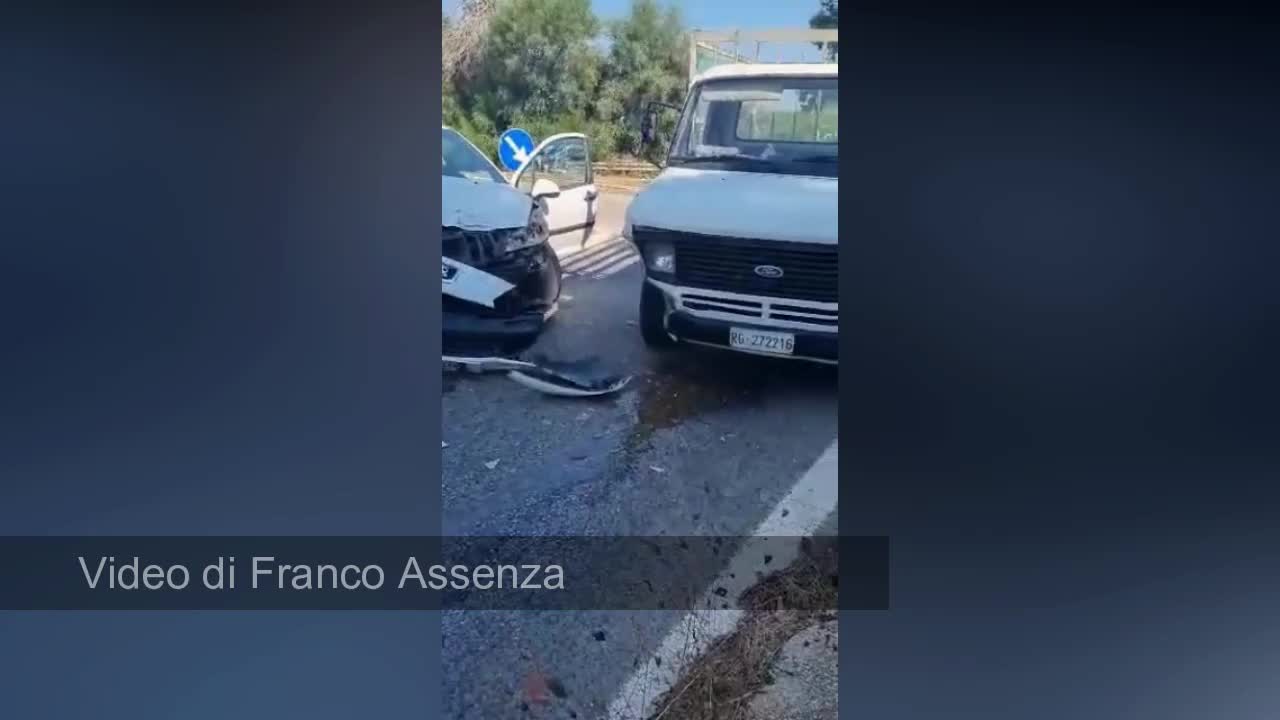 Scontro Auto Furgone Nel Ragusano Un Ferito