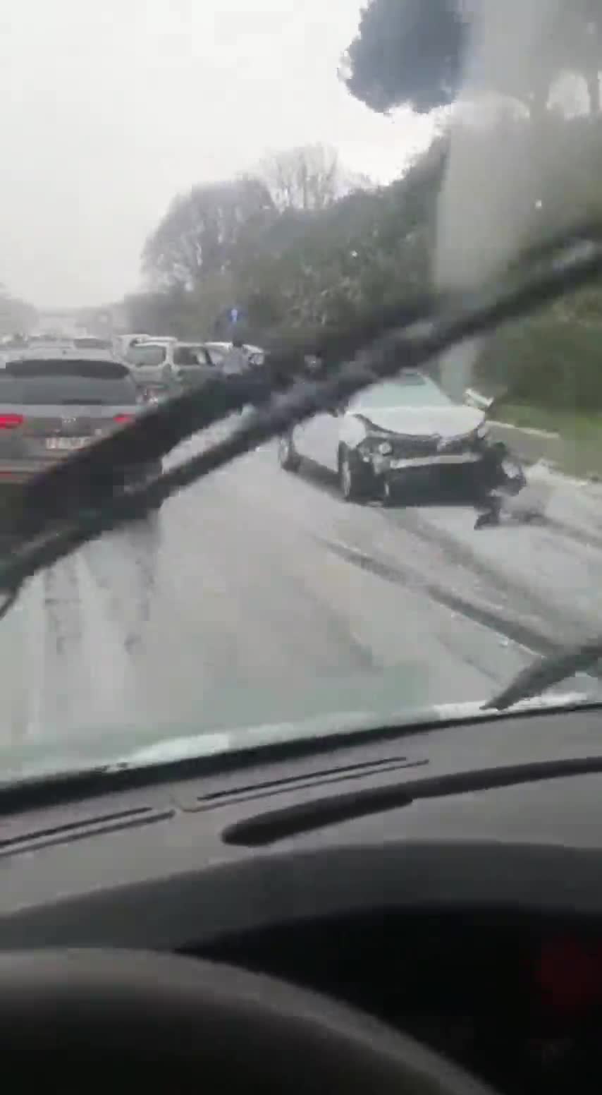 Incidenti Testa Coda E Auto Fuori Strada Sulla Ct Messina Per Una