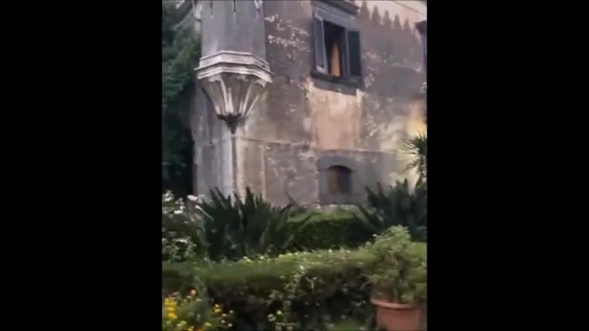 madonna-a-taormina-passeggiata-in-corso-umberto-fan-in-visibilio